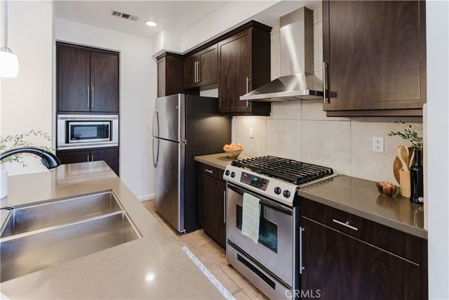 527 W Maple, Orange, CA 92868