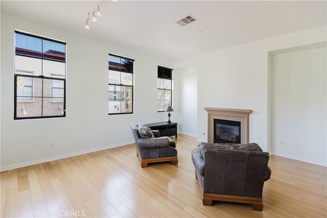 527 W Maple, Orange, CA 92868