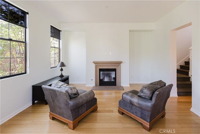 527 W Maple, Orange, CA 92868