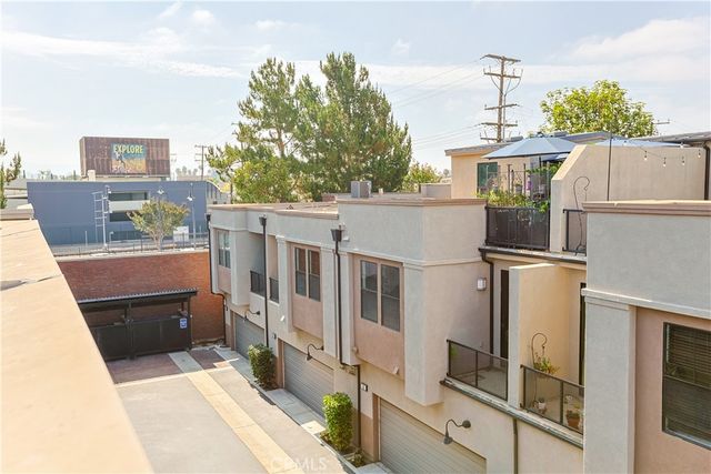 527 W Maple, Orange, CA 92868
