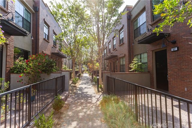 527 W Maple, Orange, CA 92868