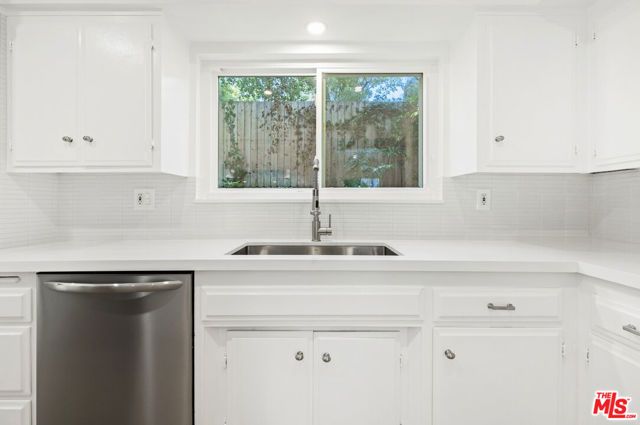 3101 N Beachwood Drive, Los Angeles, CA 90068
