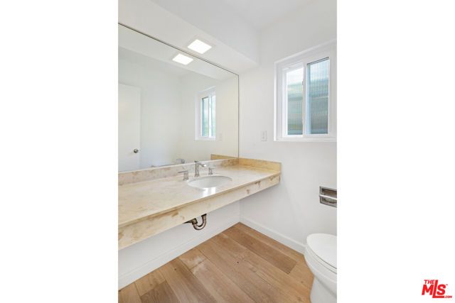3101 N Beachwood Drive, Los Angeles, CA 90068