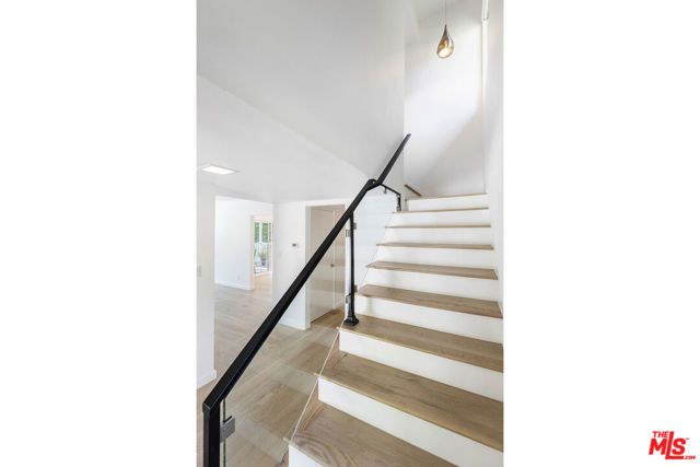 3101 N Beachwood Drive, Los Angeles, CA 90068