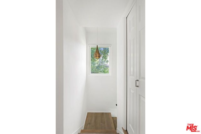 3101 N Beachwood Drive, Los Angeles, CA 90068