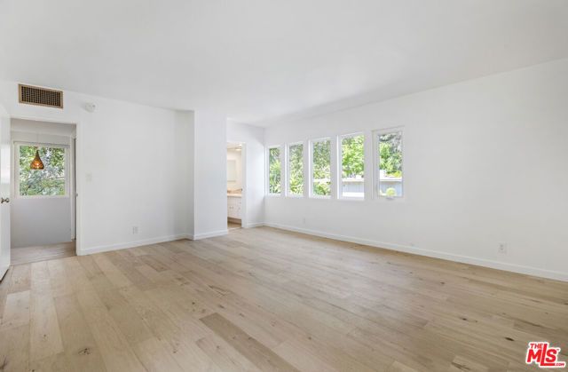 3101 N Beachwood Drive, Los Angeles, CA 90068