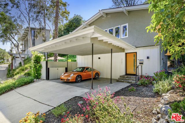 3101 N Beachwood Drive, Los Angeles, CA 90068