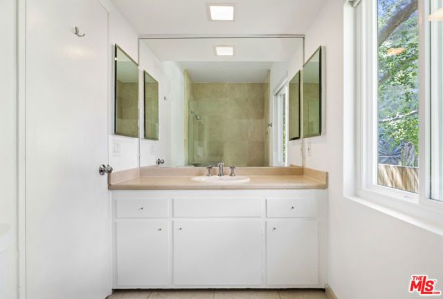 3101 N Beachwood Drive, Los Angeles, CA 90068