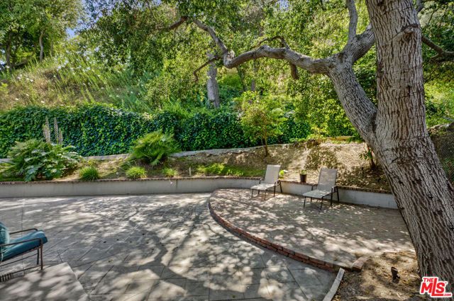 3101 N Beachwood Drive, Los Angeles, CA 90068