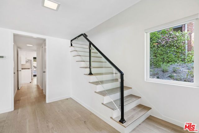 3101 N Beachwood Drive, Los Angeles, CA 90068