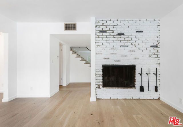 3101 N Beachwood Drive, Los Angeles, CA 90068