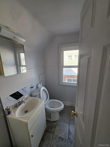 7230 Ashton Avenue, Detroit, MI 48228