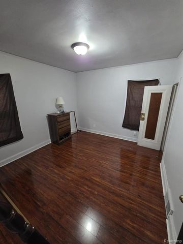 7230 Ashton Avenue, Detroit, MI 48228