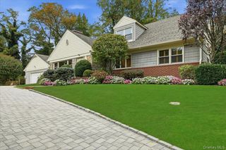 88 Luquer Road, Manhasset, NY 11030