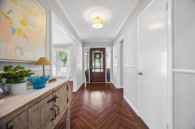 906 Walnut Bend Lane, Houston, TX 77042