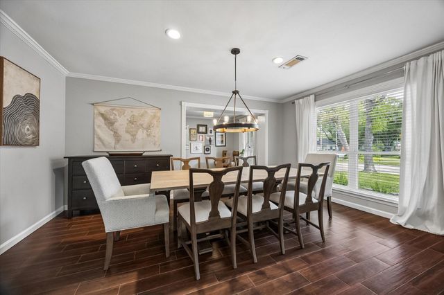 906 Walnut Bend Lane, Houston, TX 77042