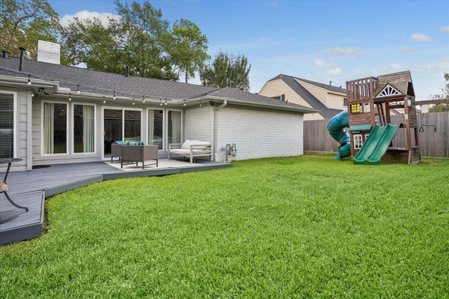 906 Walnut Bend Lane, Houston, TX 77042
