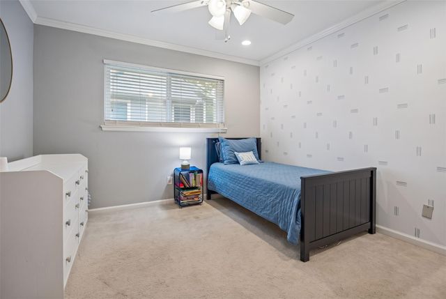 906 Walnut Bend Lane, Houston, TX 77042