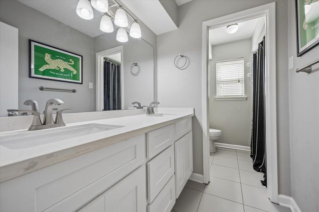 906 Walnut Bend Lane, Houston, TX 77042