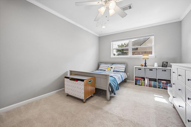 906 Walnut Bend Lane, Houston, TX 77042