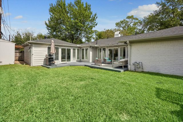 906 Walnut Bend Lane, Houston, TX 77042