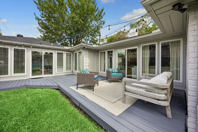 906 Walnut Bend Lane, Houston, TX 77042