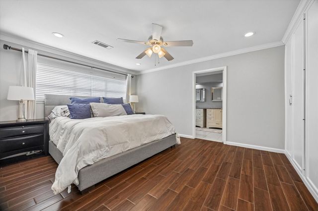 906 Walnut Bend Lane, Houston, TX 77042