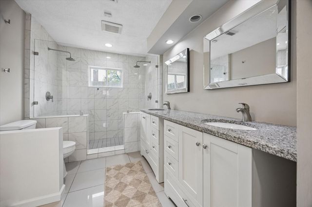 906 Walnut Bend Lane, Houston, TX 77042
