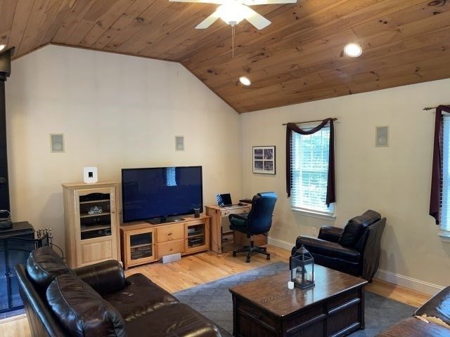 697 Tremont St, Dighton, MA 02764