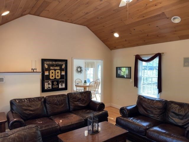 697 Tremont St, Dighton, MA 02764
