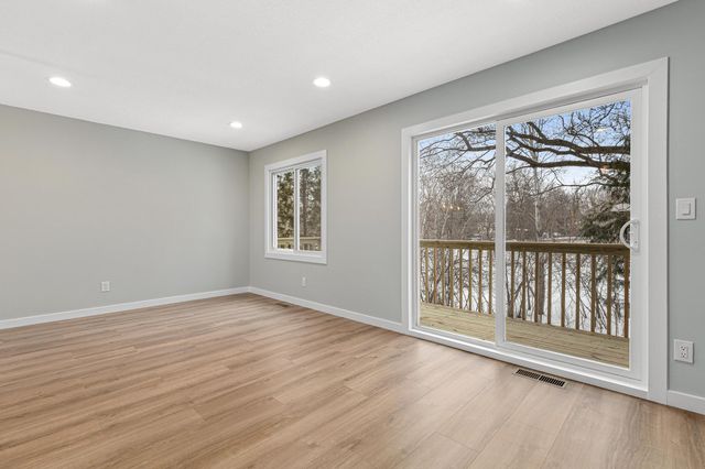 6609 Gretchen Lane N, Oakdale, MN 55128