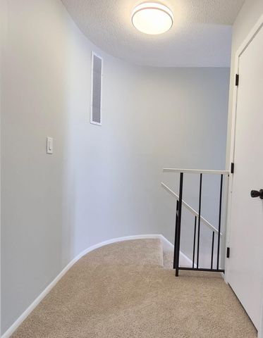 6609 Gretchen Lane N, Oakdale, MN 55128