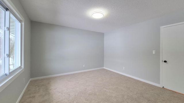 6609 Gretchen Lane N, Oakdale, MN 55128