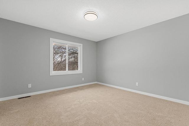 6609 Gretchen Lane N, Oakdale, MN 55128