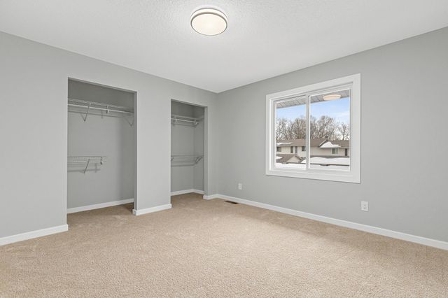 6609 Gretchen Lane N, Oakdale, MN 55128