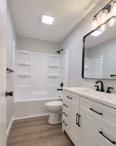 6609 Gretchen Lane N, Oakdale, MN 55128