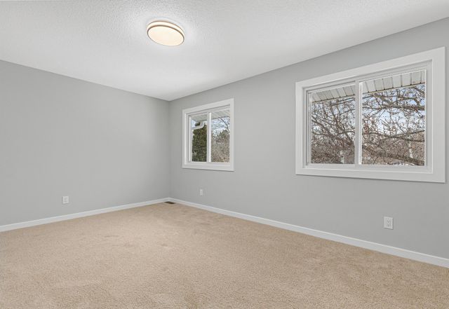 6609 Gretchen Lane N, Oakdale, MN 55128