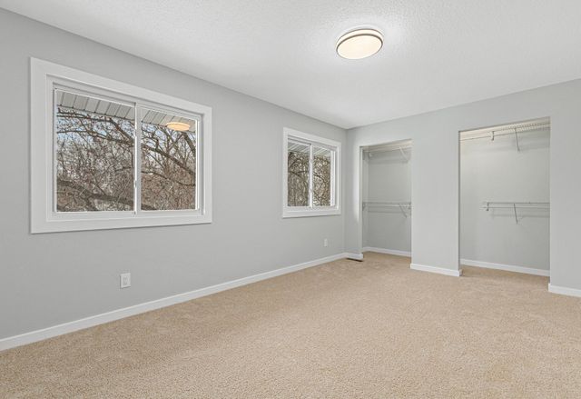 6609 Gretchen Lane N, Oakdale, MN 55128