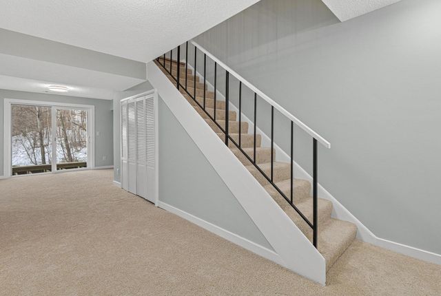 6609 Gretchen Lane N, Oakdale, MN 55128