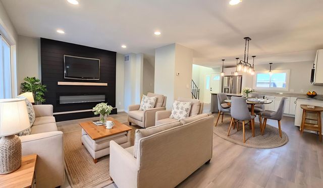 6609 Gretchen Lane N, Oakdale, MN 55128