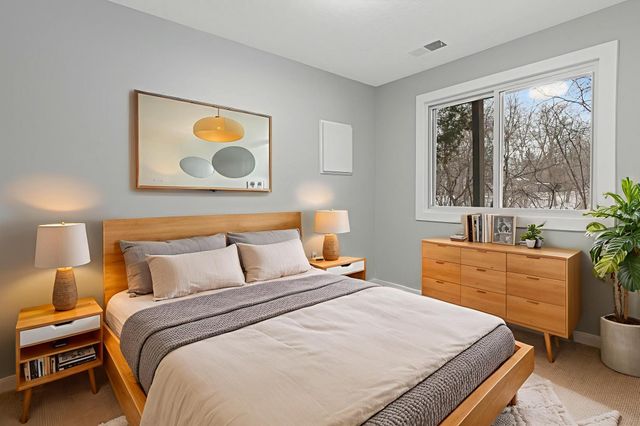 6609 Gretchen Lane N, Oakdale, MN 55128