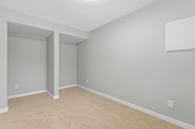 6609 Gretchen Lane N, Oakdale, MN 55128