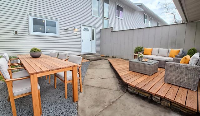 6609 Gretchen Lane N, Oakdale, MN 55128