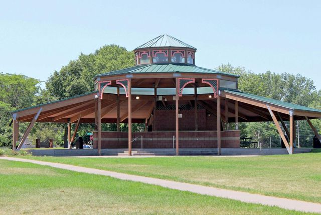 6609 Gretchen Lane N, Oakdale, MN 55128