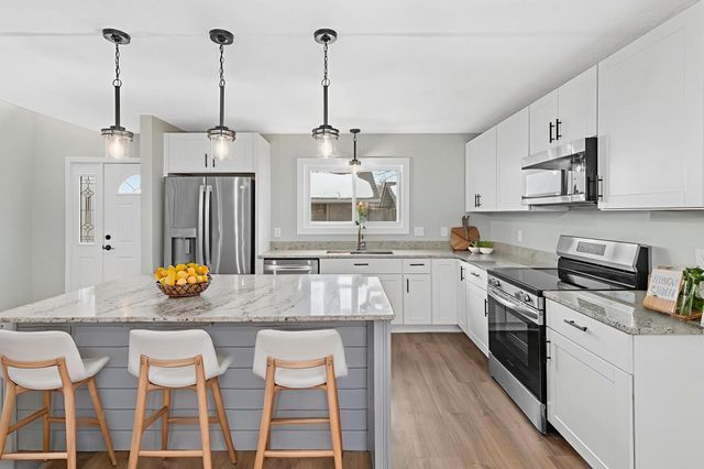 6609 Gretchen Lane N, Oakdale, MN 55128