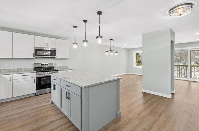 6609 Gretchen Lane N, Oakdale, MN 55128