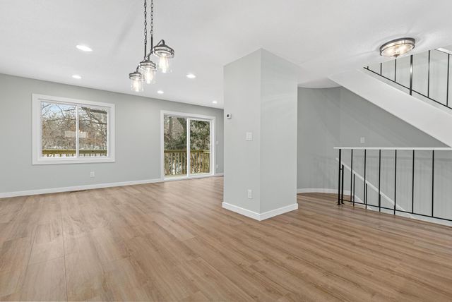 6609 Gretchen Lane N, Oakdale, MN 55128