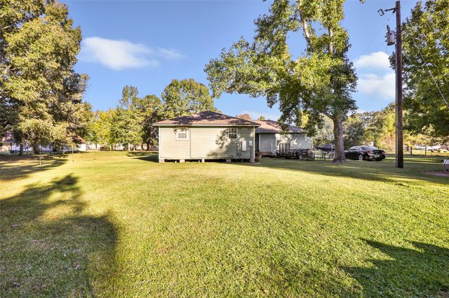97 County Road 2268, Cleveland, TX 77327