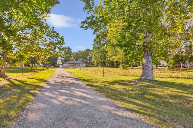 97 County Road 2268, Cleveland, TX 77327