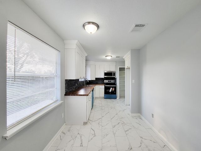 2024 Stonesthrow Drive, Bay City, TX 77414